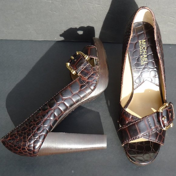 SIZE 7M. MICHAEL Michael Kors croc embossed heels shoes. - Picture 1 of 16